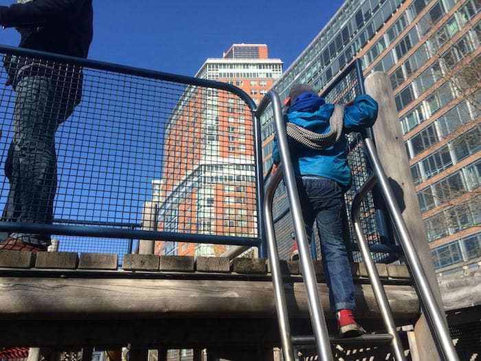 Rockefeller Park Legeplads er sjovt for børn. ROAM GNOME Family Travel hjemmeside. Hundredvis af sjove ideer og aktiviteter, der hjælper dig med at planlægge og booke din næste familieferie eller eventyr