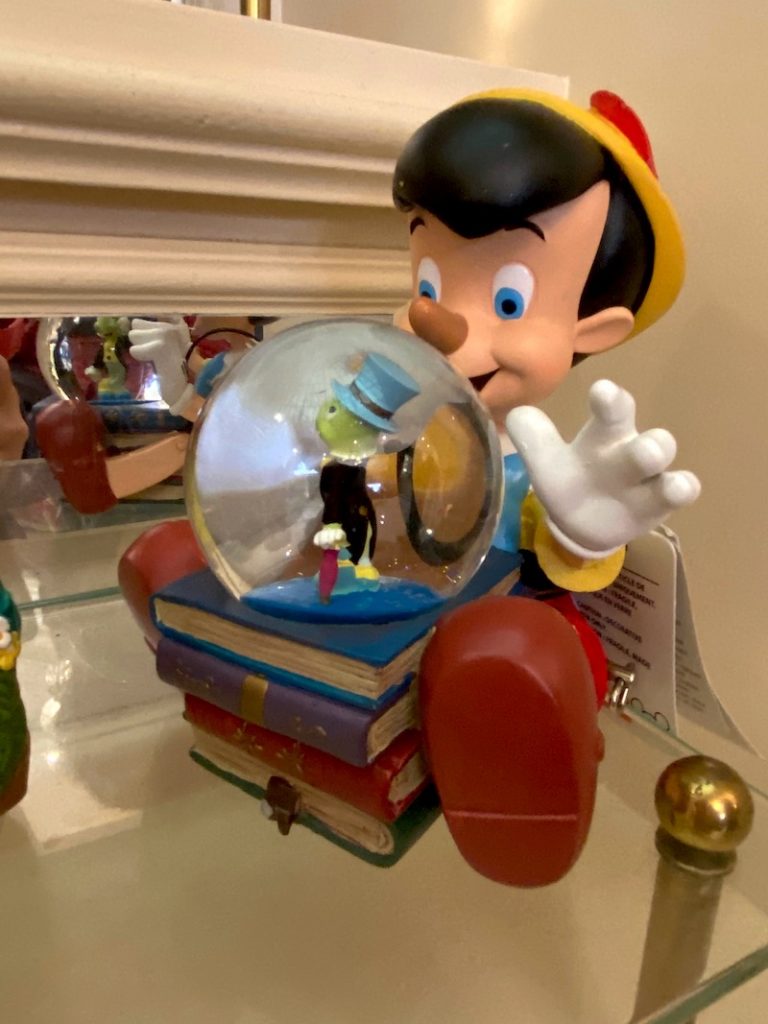 BEST DISNEYLAND PARIS SOUVENIRS - SHOPPING GUIDE!